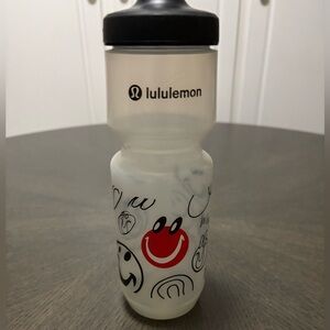 Lululemon water bottle